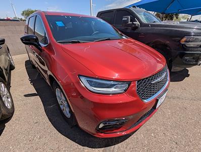 Used 2025 Chrysler Pacifica - photo 1