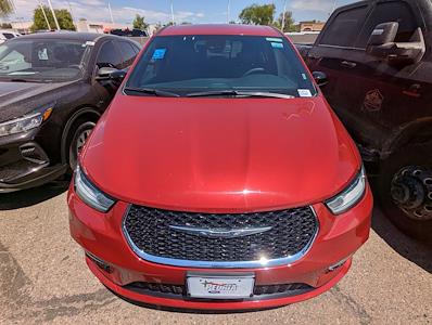 Used 2025 Chrysler Pacifica - photo 2