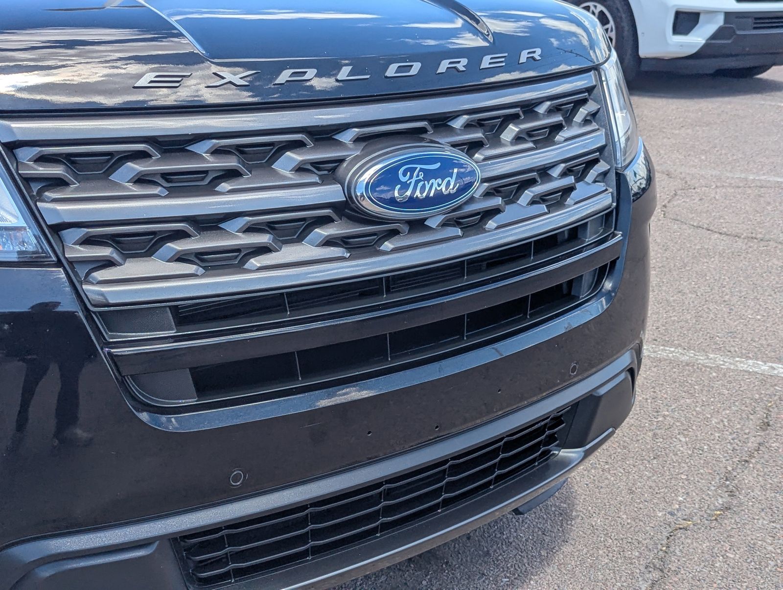 Used 2018 Ford Explorer - photo 5
