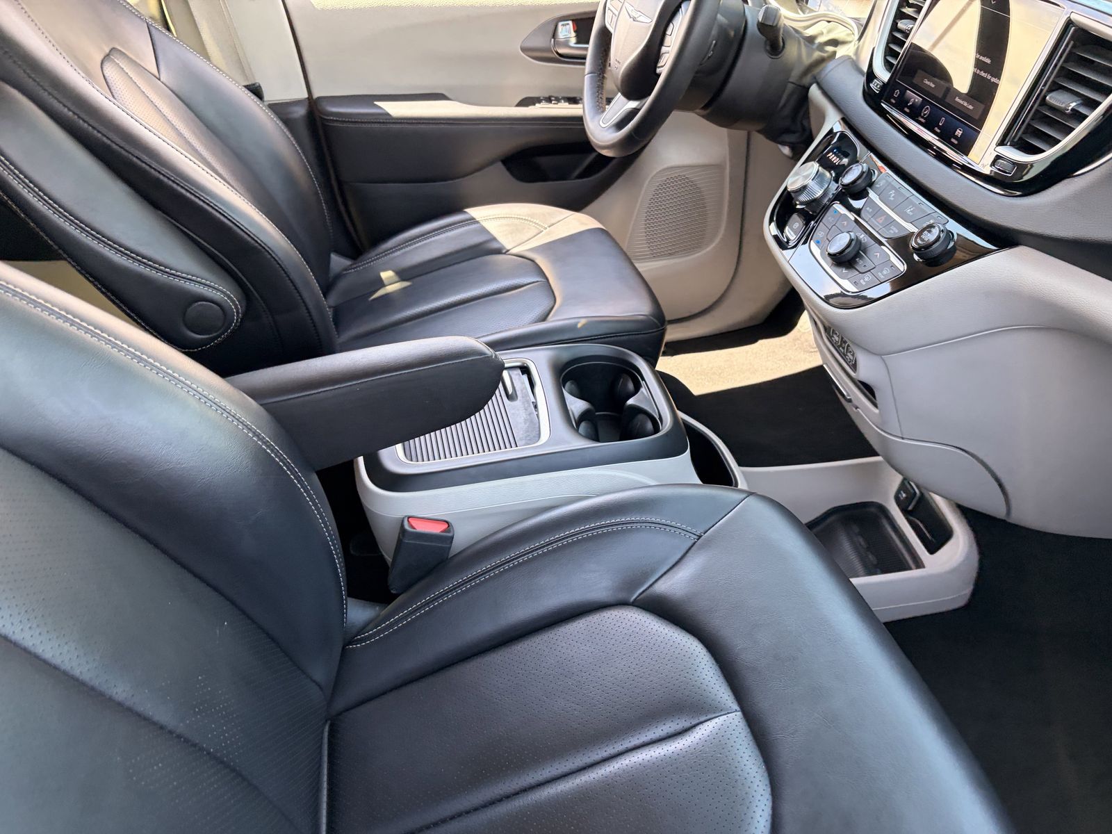 Used 2023 Chrysler Pacifica - photo 7