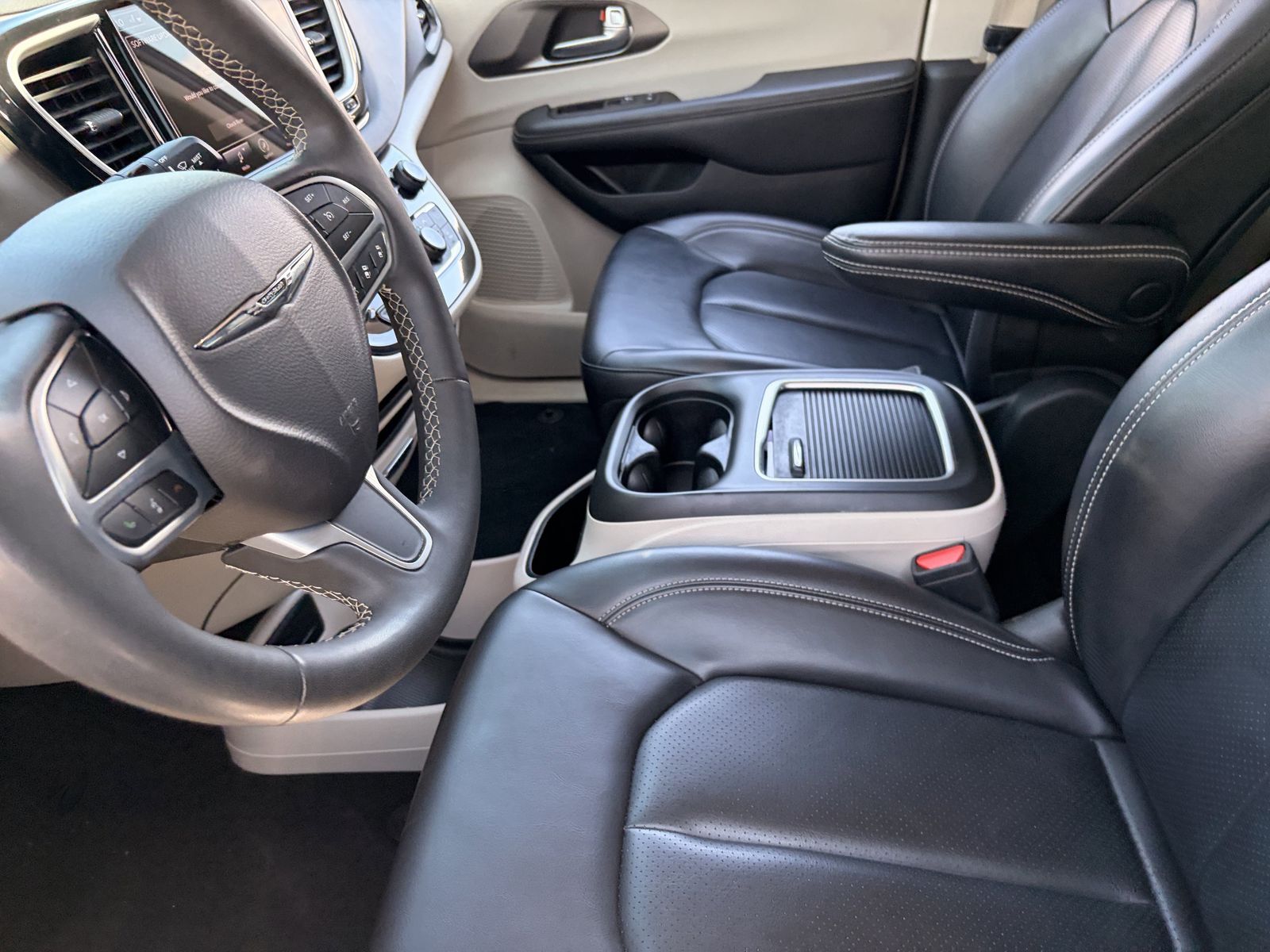 Used 2023 Chrysler Pacifica - photo 13