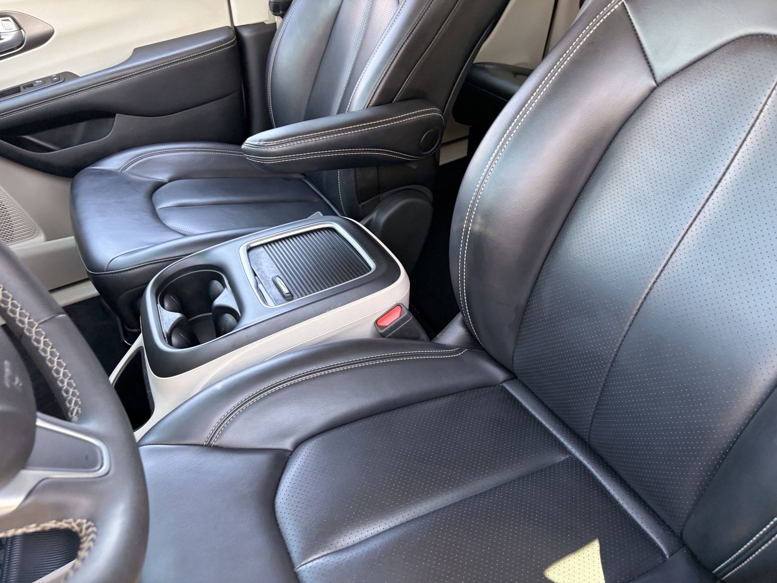 Used 2023 Chrysler Pacifica - photo 14