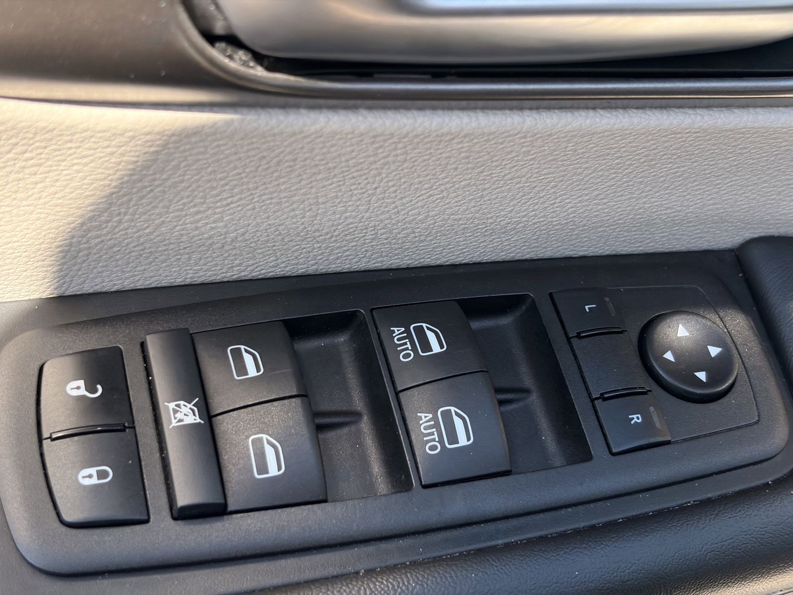 Used 2023 Chrysler Pacifica - photo 16