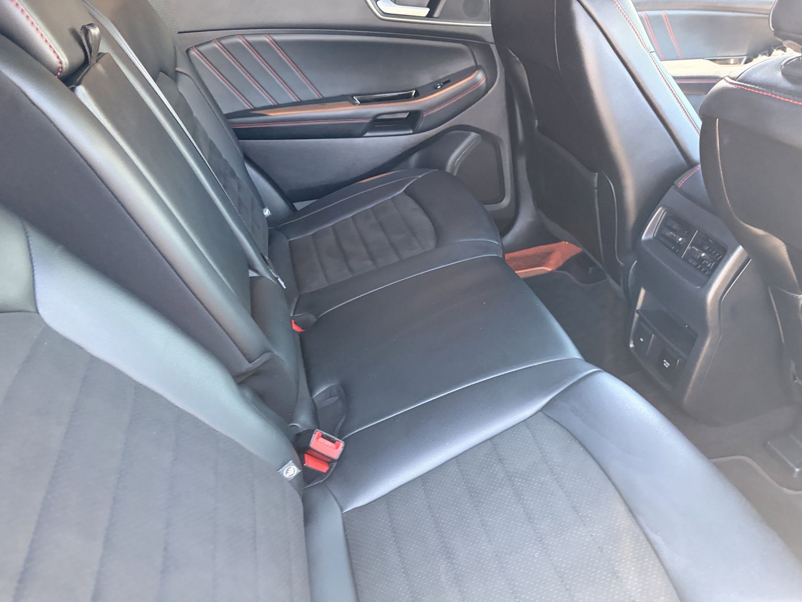 Used 2020 Ford Edge - photo 9