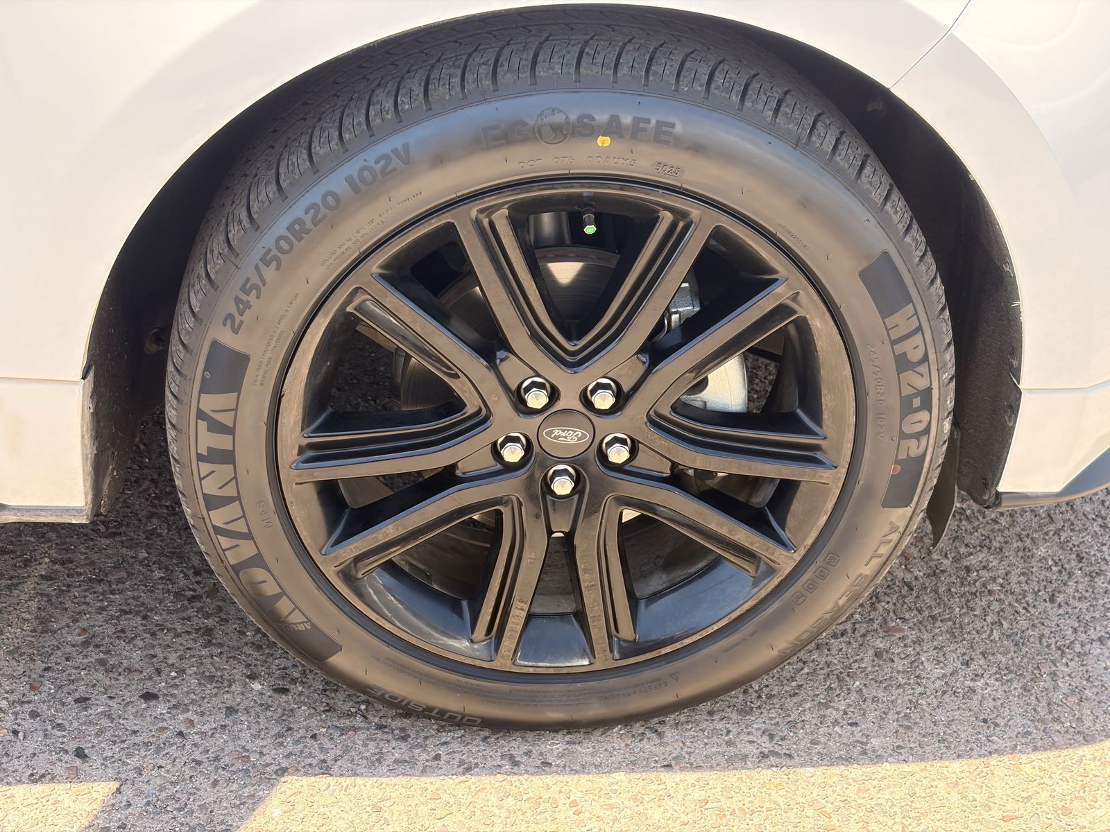 Used 2020 Ford Edge - photo 2