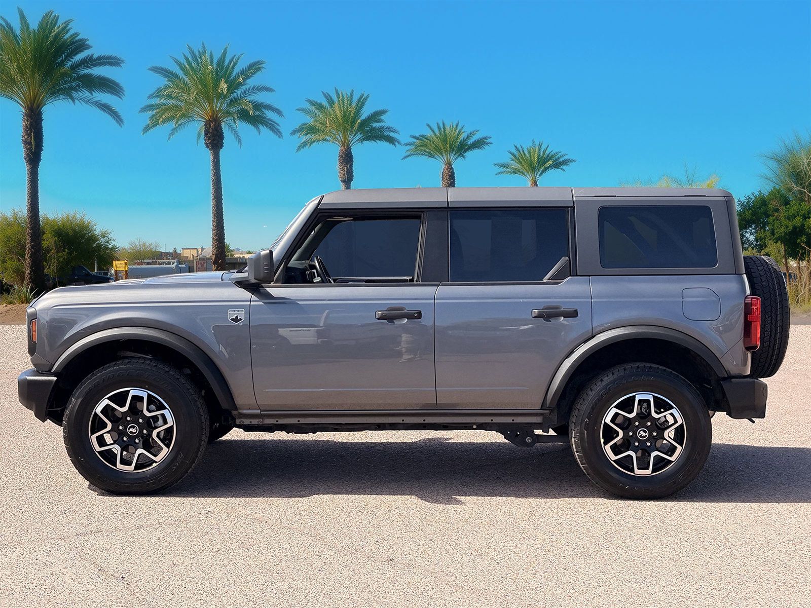 Used 2025 Ford Bronco - photo 2