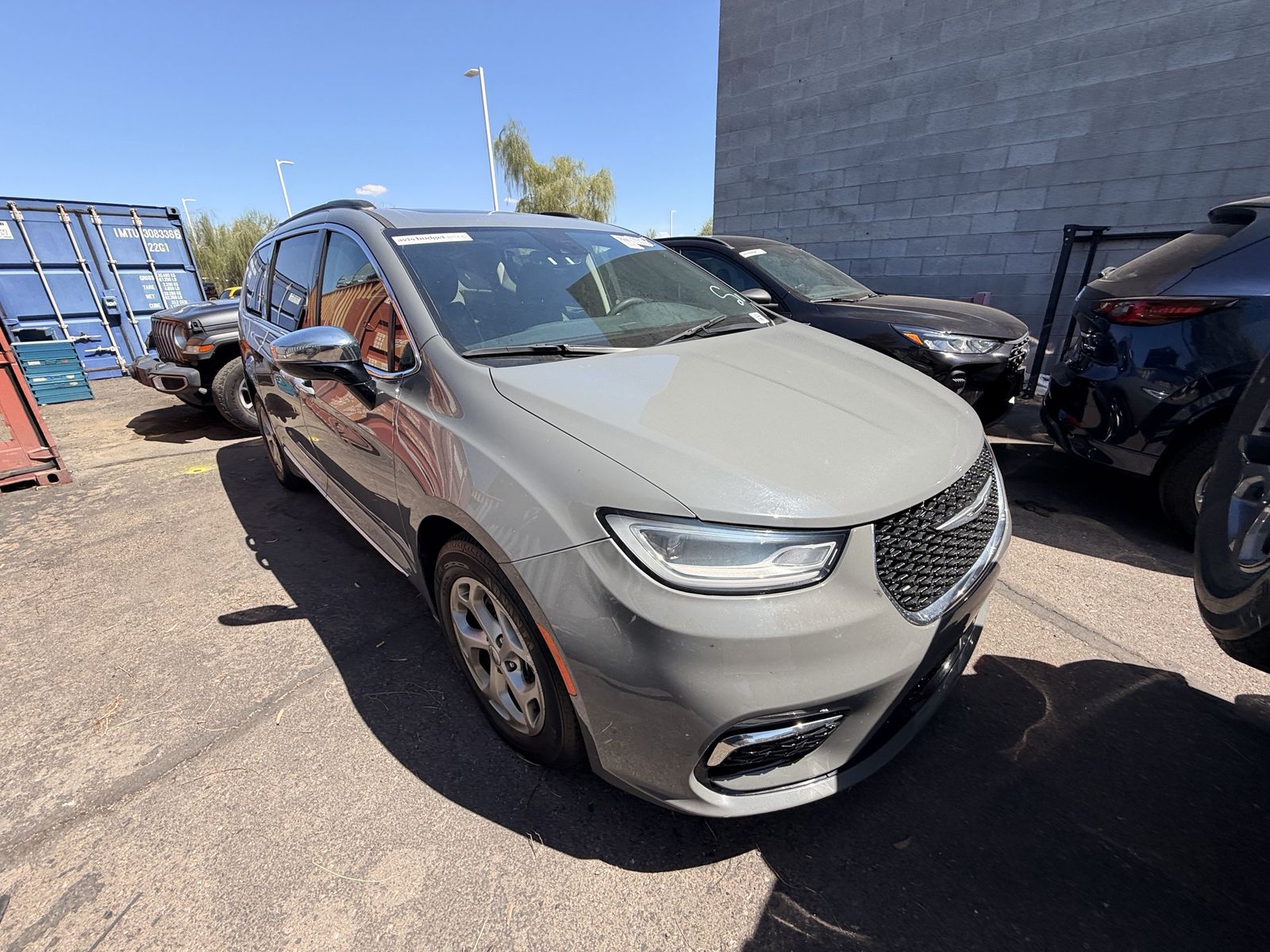Used 2023 Chrysler Pacifica - photo 2