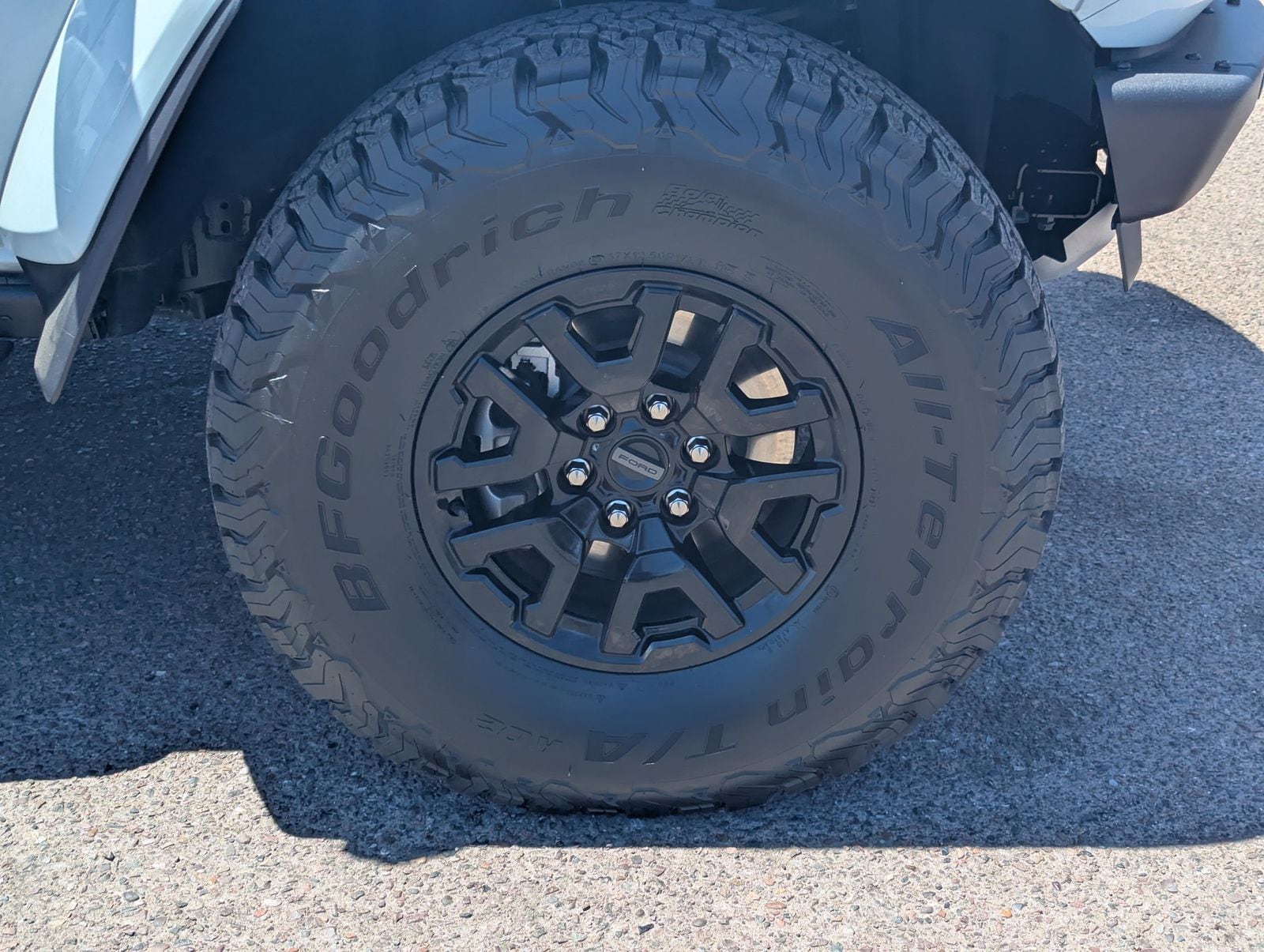 Used 2024 Ford Bronco - photo 2