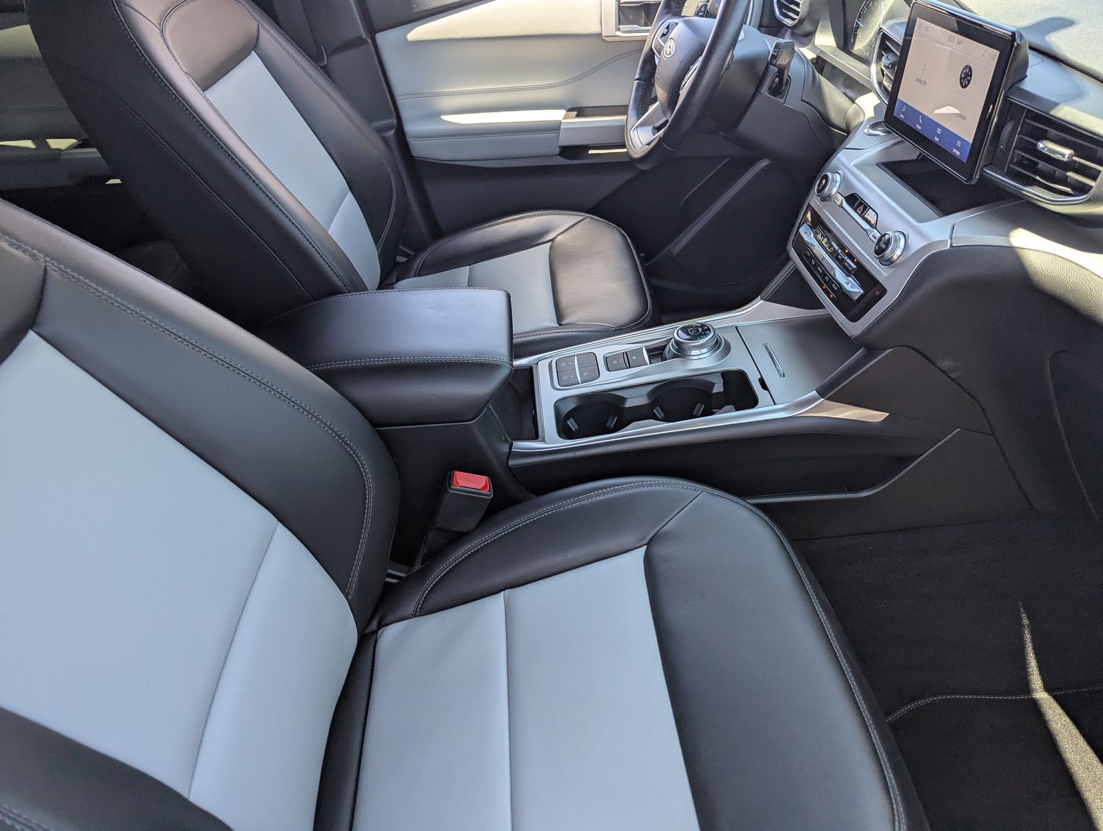 Used 2023 Ford Explorer - photo 6