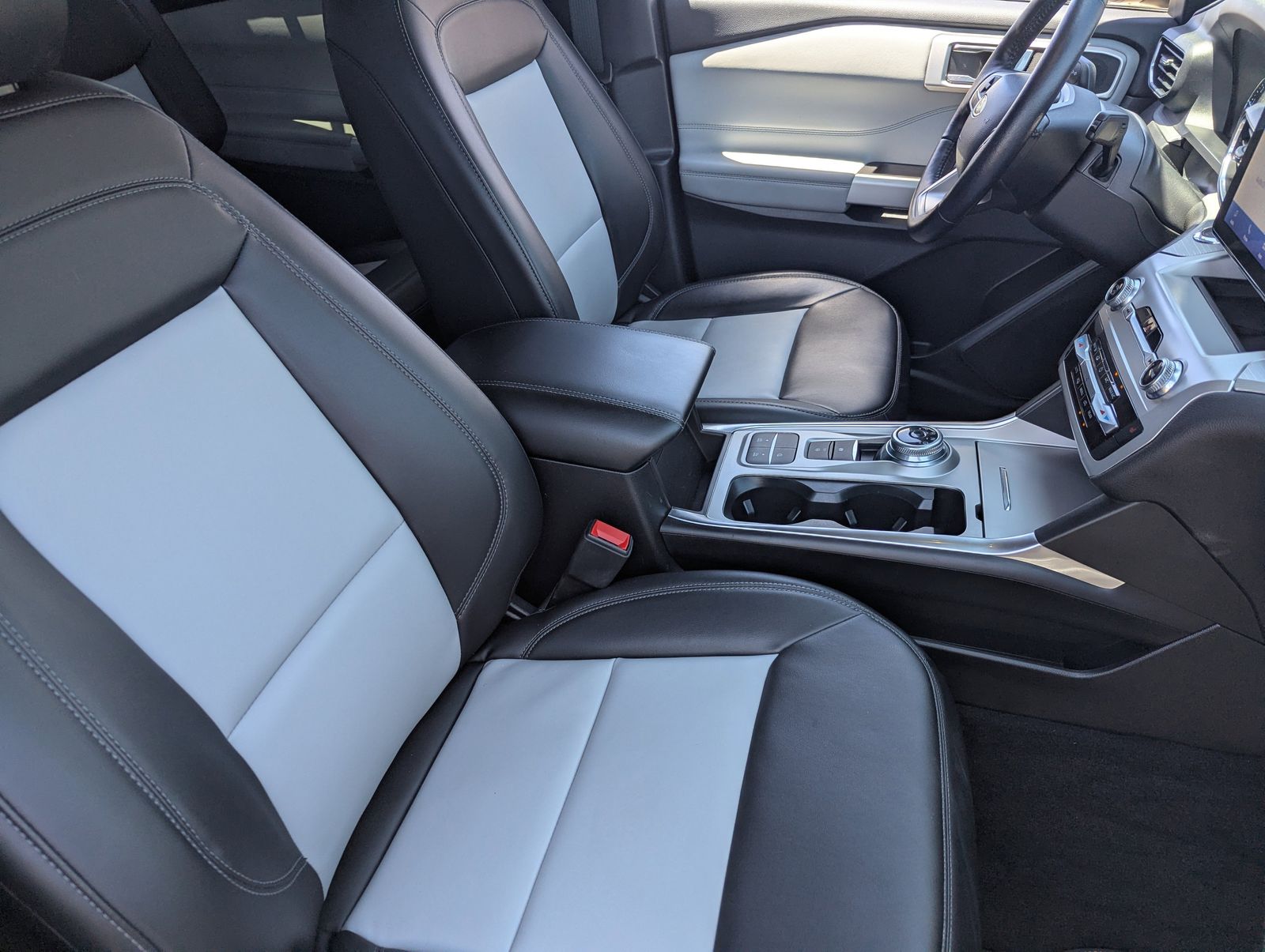 Used 2023 Ford Explorer - photo 5