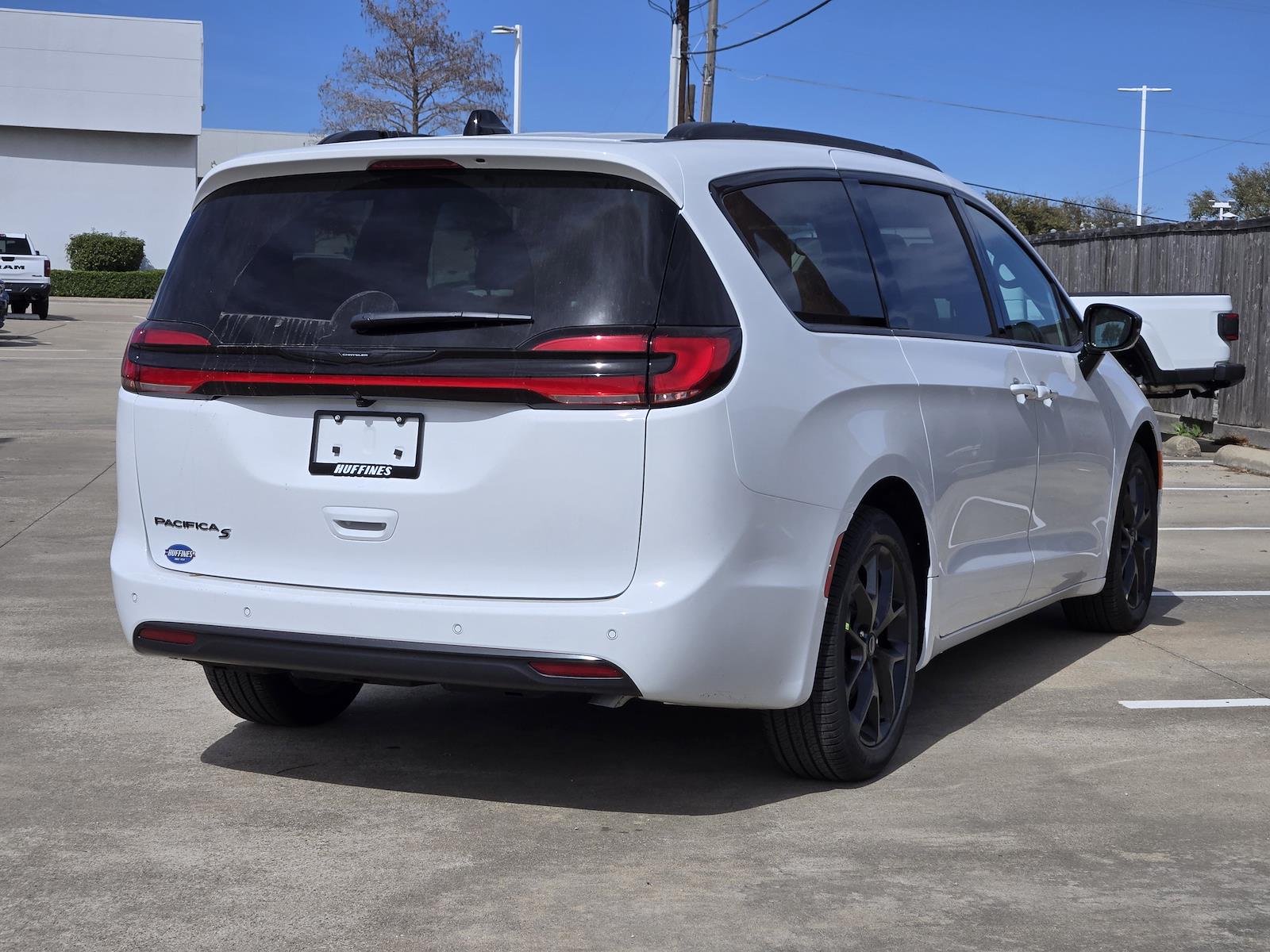 New 2026 Chrysler Pacifica - photo 2