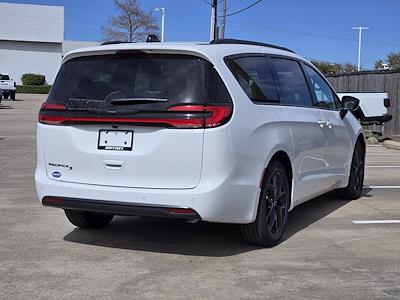 New 2026 Chrysler Pacifica - photo 2