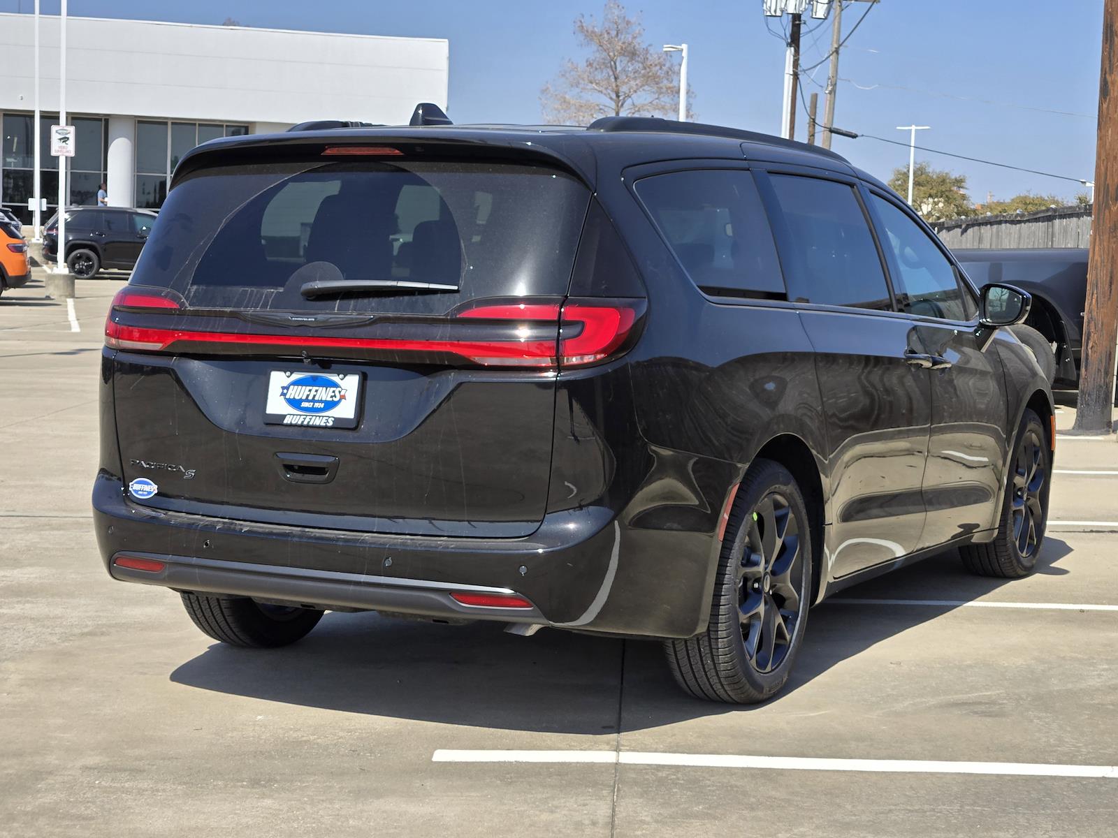 New 2026 Chrysler Pacifica - photo 2