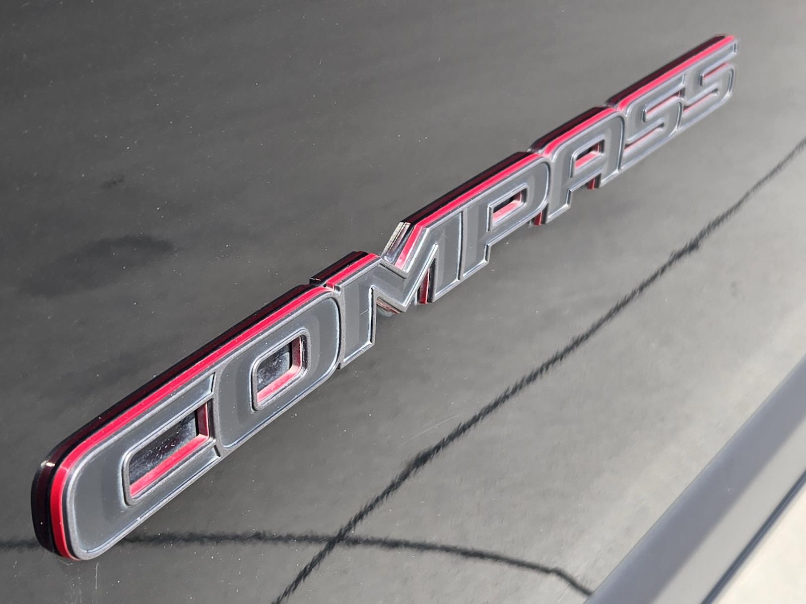 Used 2018 Jeep Compass - photo 11