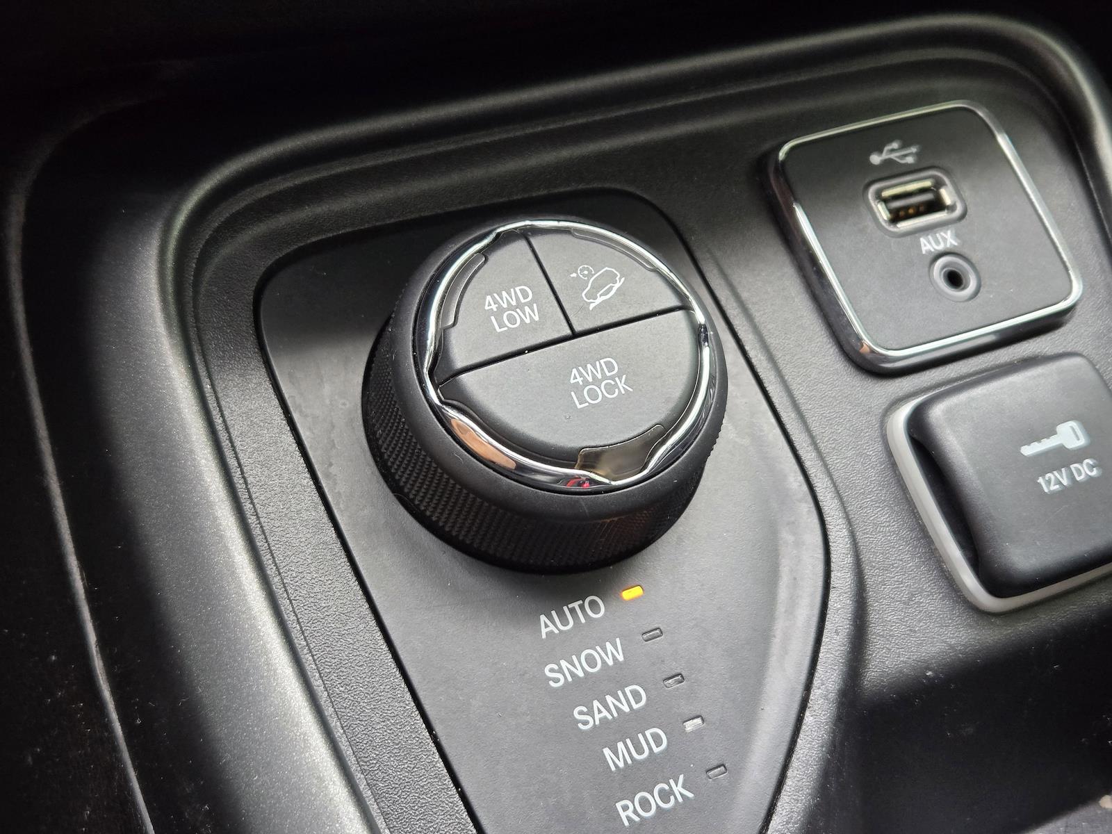 Used 2018 Jeep Compass - photo 25