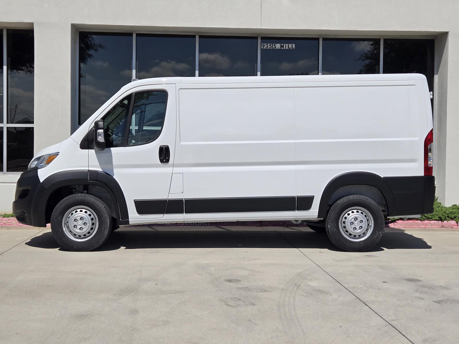 Used 2025 Ram ProMaster 2500 - photo 1