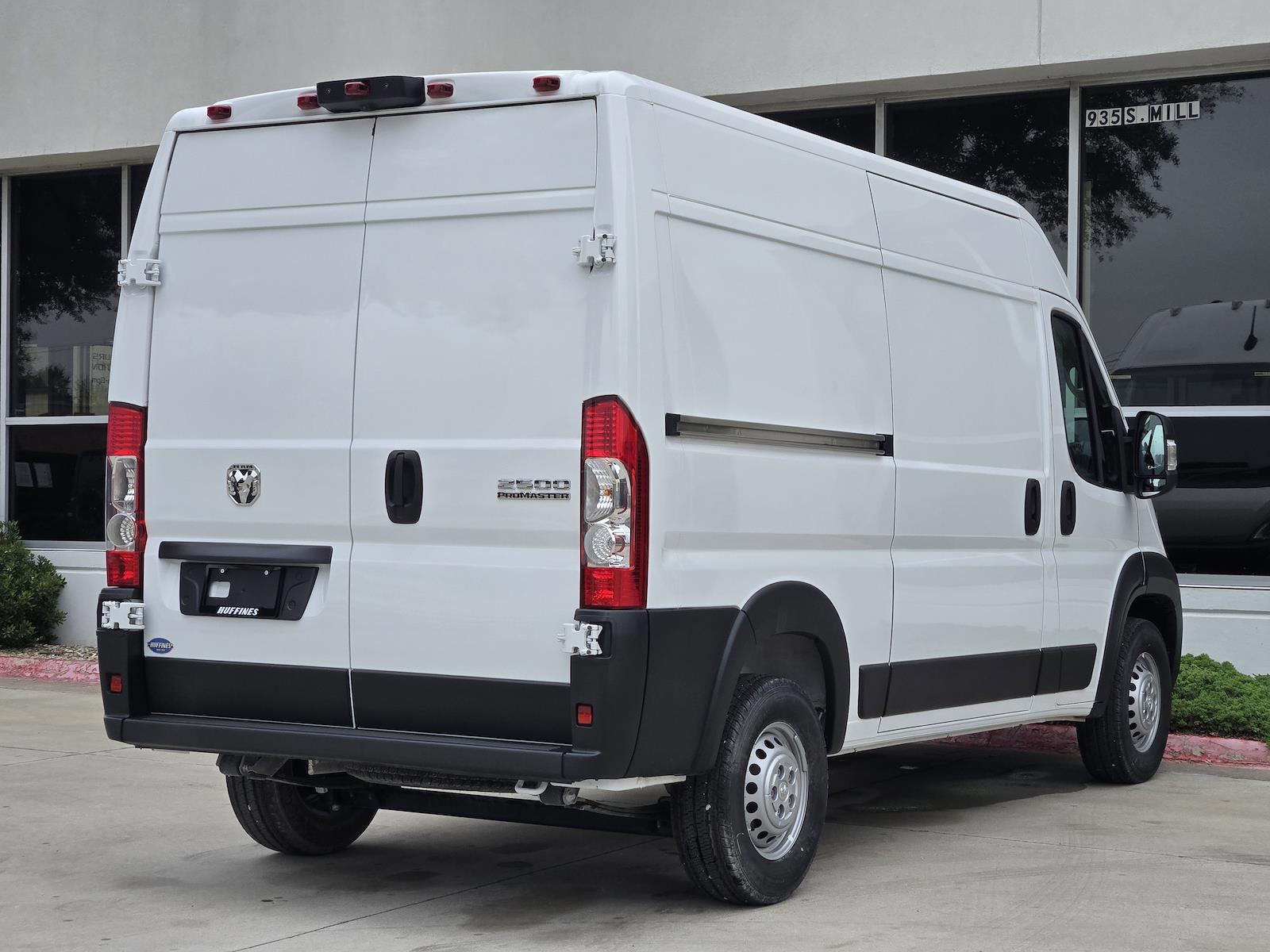 Used 2025 Ram ProMaster 2500 - photo 2