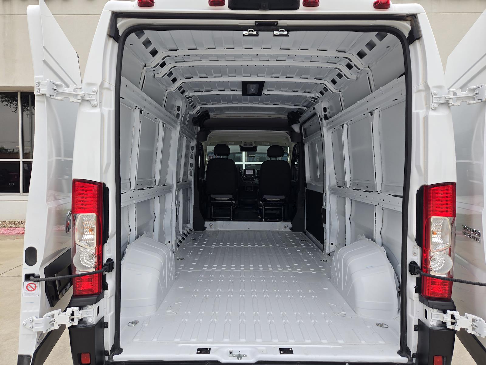 Used 2025 Ram ProMaster 3500 - photo 2