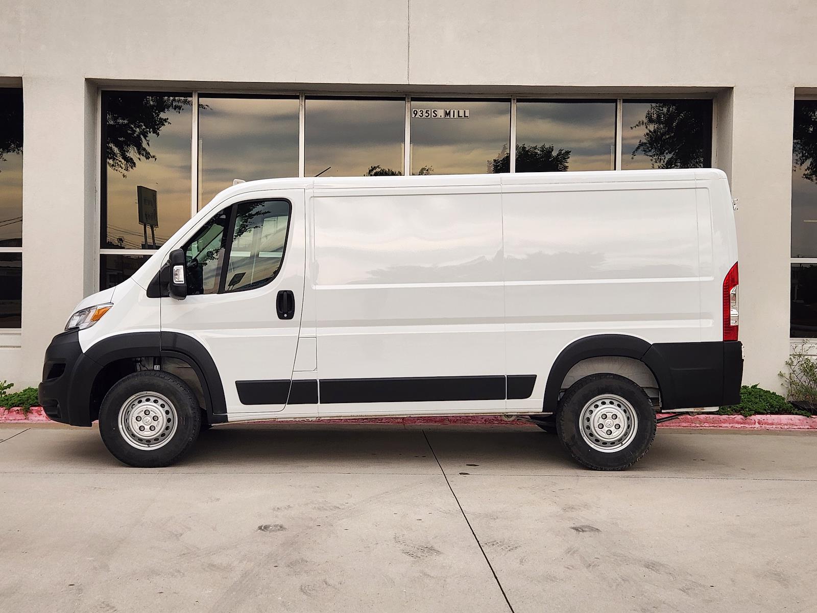 Used 2025 Ram ProMaster 2500 - photo 5