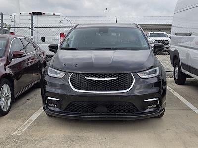 Used 2023 Chrysler Pacifica - photo 2