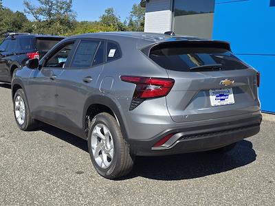 2025 Chevrolet Trax FWD SUV for sale #30886 - photo 2