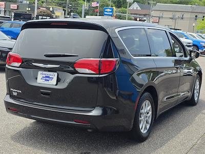 2018 Chrysler Pacifica FWD Minivan for sale #9490 - photo 2