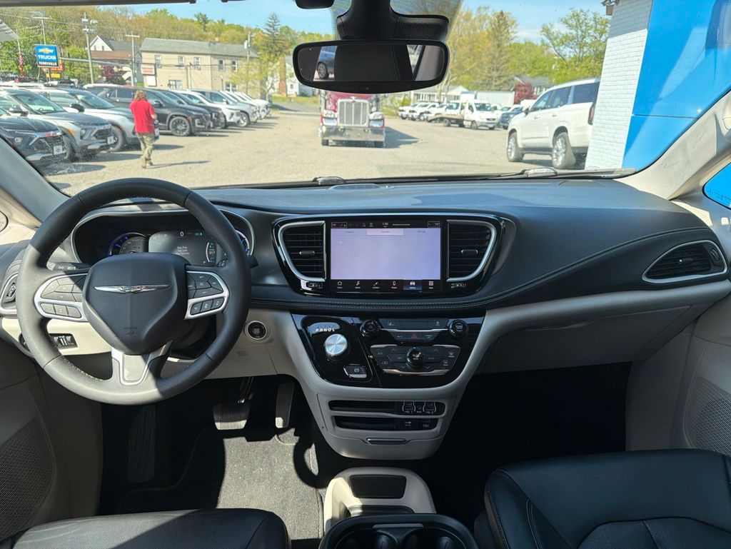 Used 2022 Chrysler Pacifica - photo 12