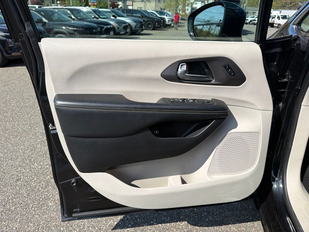 Used 2022 Chrysler Pacifica - photo 13