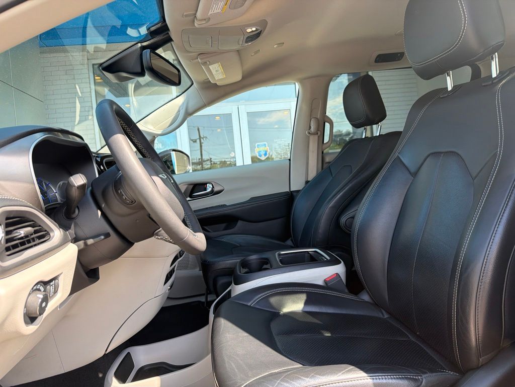 Used 2022 Chrysler Pacifica - photo 16