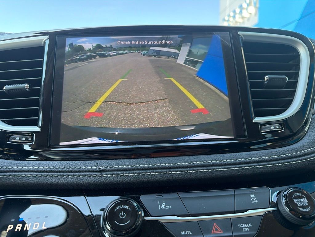 Used 2022 Chrysler Pacifica - photo 23