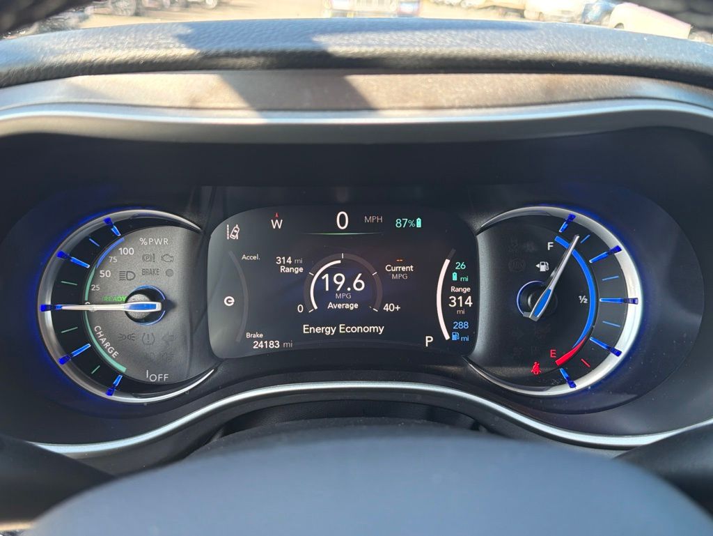 Used 2022 Chrysler Pacifica - photo 24