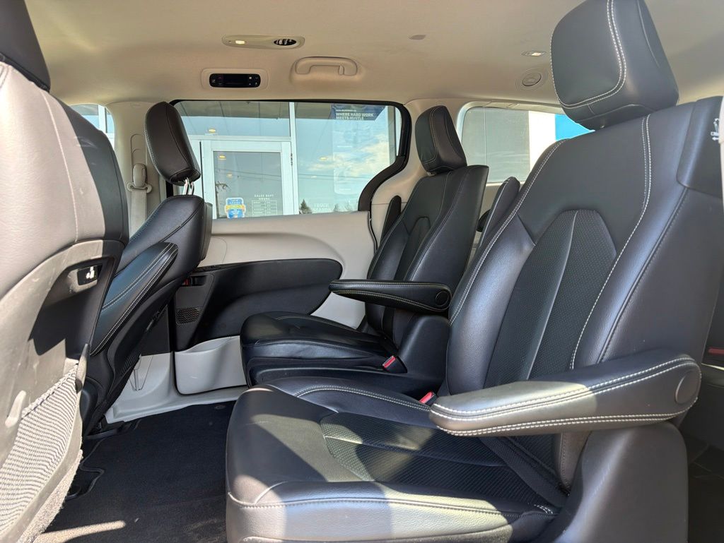 Used 2022 Chrysler Pacifica - photo 10