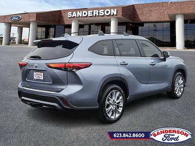 Used 2021 Toyota Highlander Limited for sale #265136A - photo 2