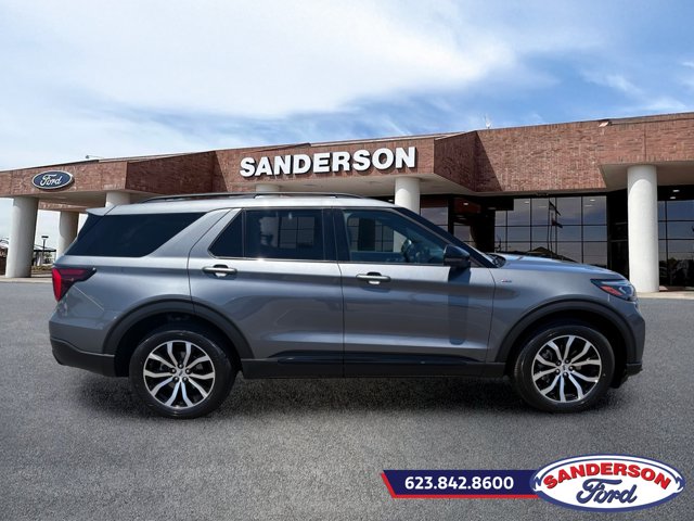 Used 2025 Ford Explorer - photo 2