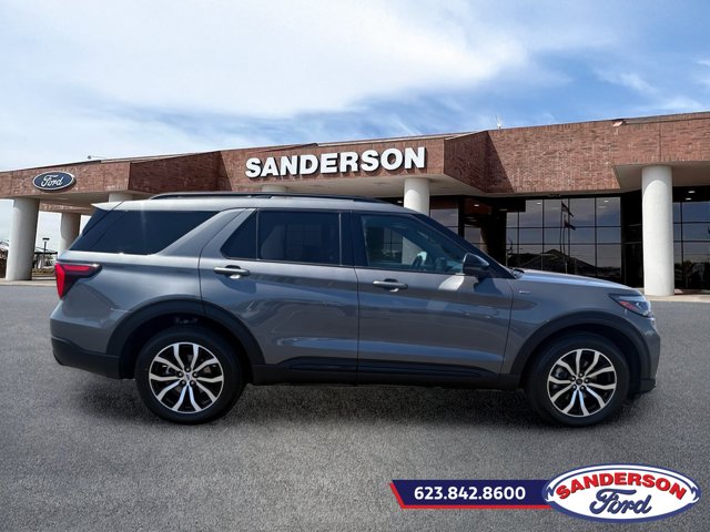Used 2025 Ford Explorer - photo 2