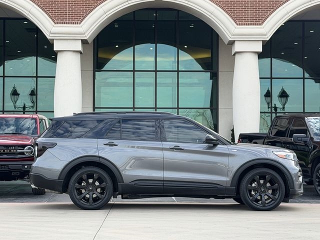 Used 2023 Ford Explorer - photo 2