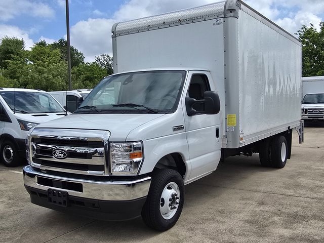 New 2026 Ford E-450 - photo 6