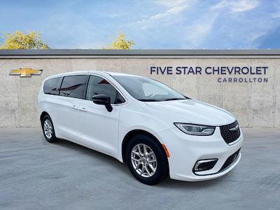 Used 2024 Chrysler Pacifica - photo 1