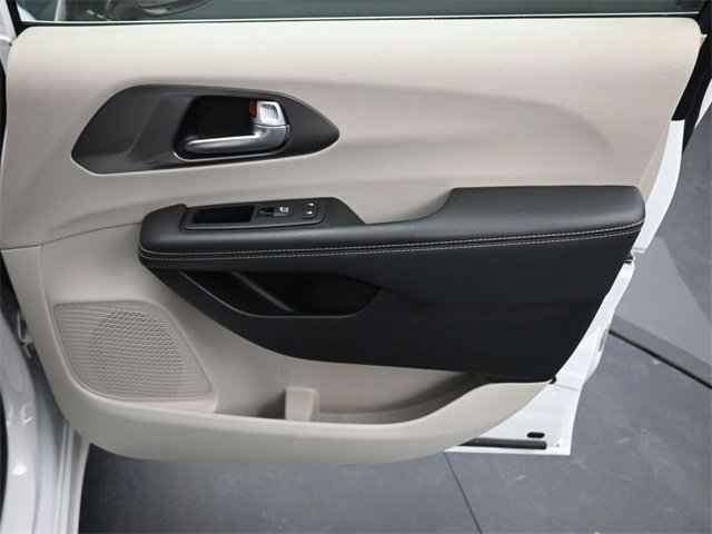 Used 2024 Chrysler Pacifica - photo 27