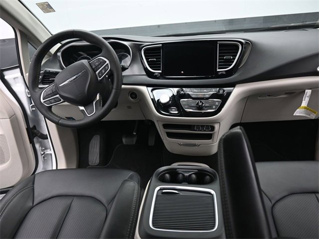 Used 2024 Chrysler Pacifica - photo 30