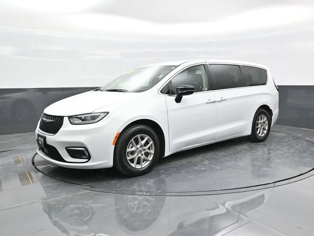 Used 2024 Chrysler Pacifica - photo 6