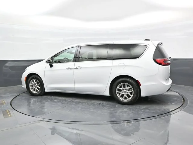 Used 2024 Chrysler Pacifica - photo 7