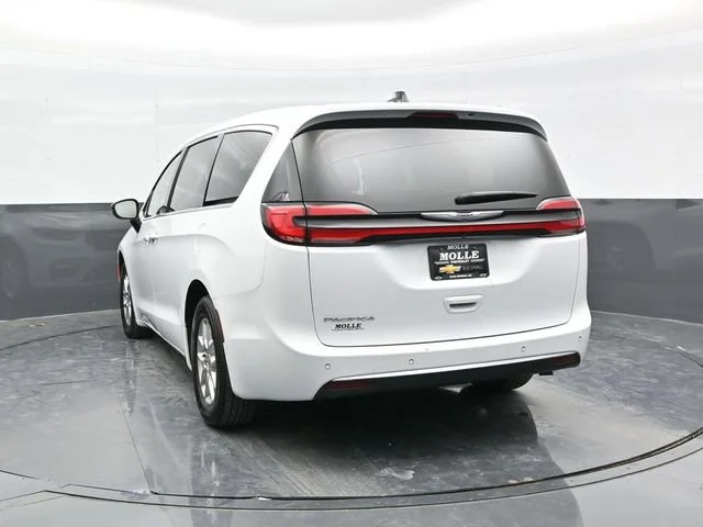 Used 2024 Chrysler Pacifica - photo 8