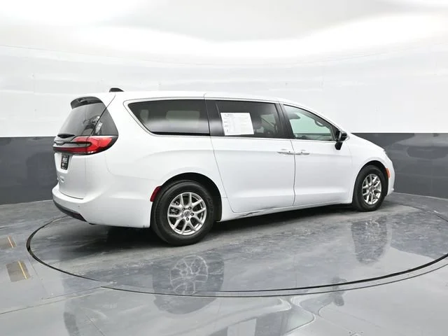 Used 2024 Chrysler Pacifica - photo 9