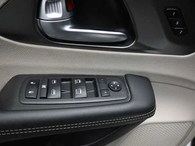 Used 2024 Chrysler Pacifica - photo 12
