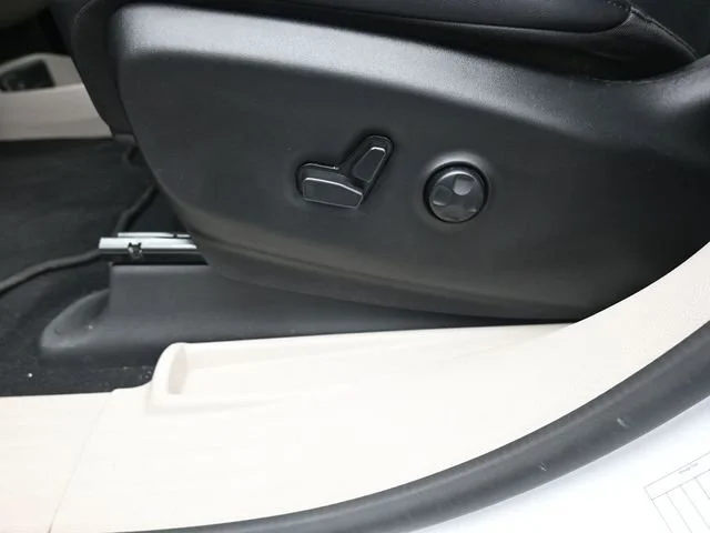 Used 2024 Chrysler Pacifica - photo 21