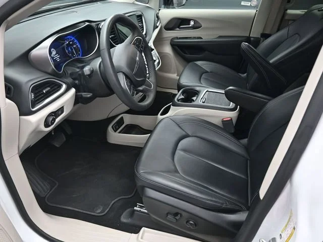 Used 2024 Chrysler Pacifica - photo 22