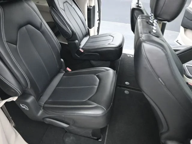 Used 2024 Chrysler Pacifica - photo 25
