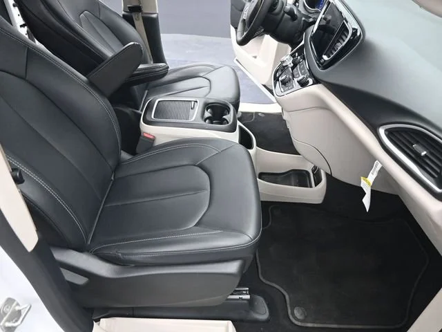 Used 2024 Chrysler Pacifica - photo 27