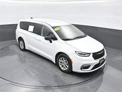 Used 2024 Chrysler Pacifica - photo 1